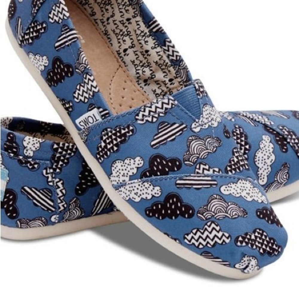 Toms. Hardly worn, don’t fit me. Rare and unavailable pattern! Rain cloud